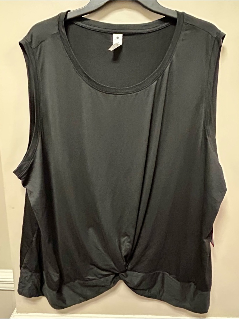 Women’s Black Sleeveless Twist-Hem Top Yogalicious Sz 2X NWT